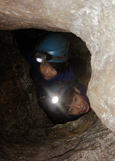 洞窟探検　子供　冒険